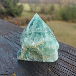 Seelenstein-Spezialstein-Fluorit-Spitze-halbpoliert