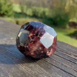 Seelenstein-Spezialstein-Granat-geschliffen