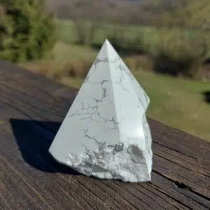 Howlith Spitze halbpoliert (I)