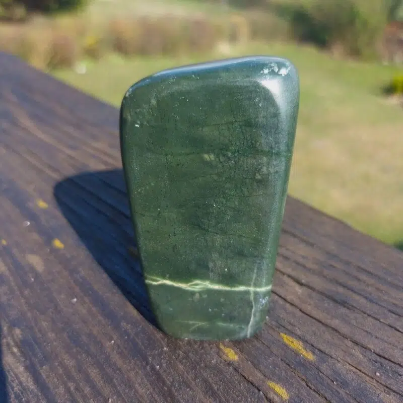 Seelenstein-Spezialstein-Jade-grün-Freiform