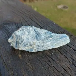 Seelenstein-Spezialstein-Kyanit-blau-Rohstein