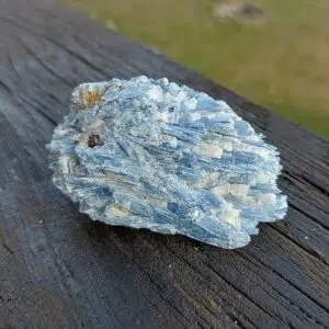 Seelenstein-Spezialstein-Kyanit-blau-Rohstein