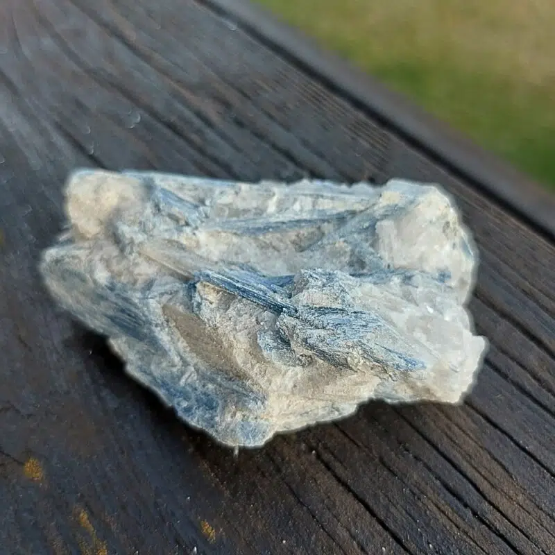 Seelenstein-Spezialstein-Kyanit-blau-Rohstein