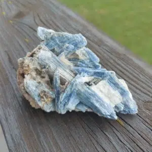 Seelenstein-Spezialstein-Kyanit-blau-Rohstein