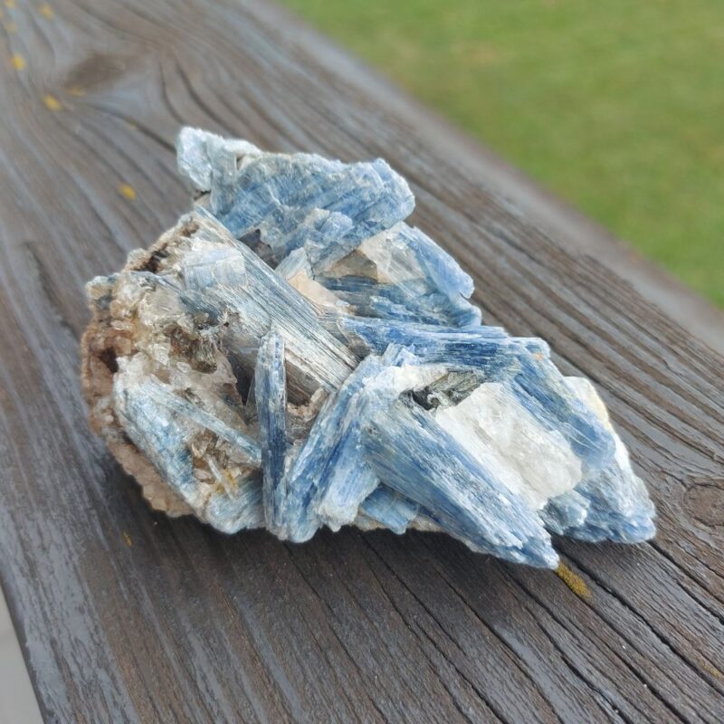 Seelenstein-Spezialstein-Kyanit-blau-Rohstein