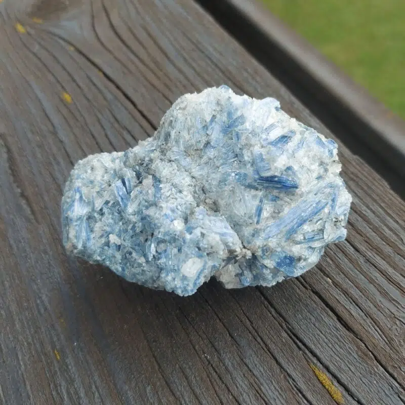 Seelenstein-Spezialstein-Kyanit-blau-Rohstein