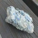 Seelenstein-Spezialstein-Kyanit-blau-Rohstein