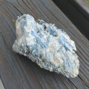 Seelenstein-Spezialstein-Kyanit-blau-Rohstein