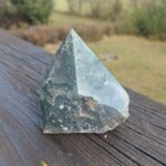 Seelenstein-Spezialstein-Moos-Achat-Rohstein-Spitze-poliert