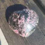 Seelenstein-Spezialstein-Rhodonit-Herz