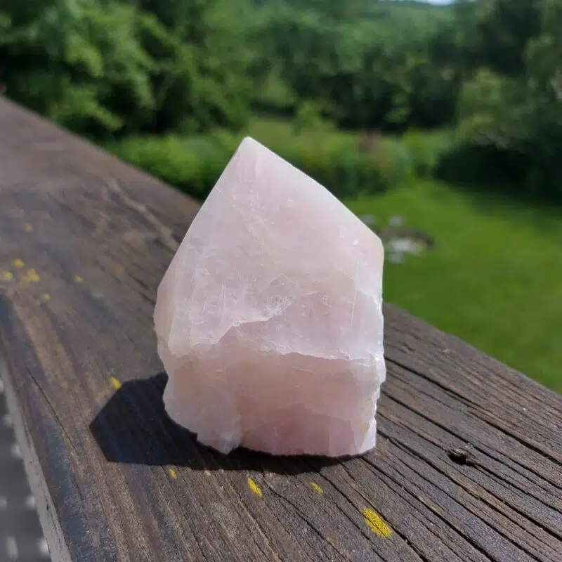 Seelenstein-Spezialstein-Rosenquarz-Spitze-halbpoliert