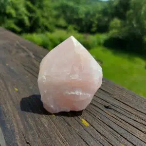 Seelenstein-Spezialstein-Rosenquarz-Spitze-halbpoliert
