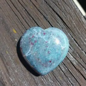 Seelenstein-Spezialsteine-Rubin-Kyanit-Herz