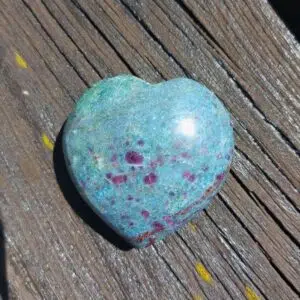 Seelenstein-Spezialsteine-Rubin-Kyanit-Herz