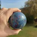 Seelenstein-Spezialsteine-Rubin-Kyanit-Kugel