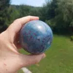 Seelenstein-Spezialsteine-Rubin-Kyanit-Kugel