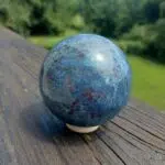Seelenstein-Spezialsteine-Rubin-Kyanit-Kugel