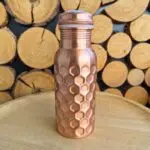 Kupferflasche mit Hammerschlag-Muster