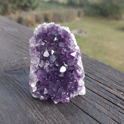 Seelenstein-Amethyst-Druse-klein-sehr-dunkel